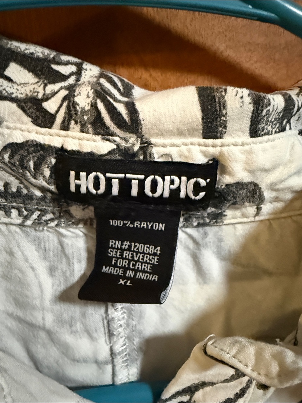 Hot Topic Bones Cropped Tee - Picture 3 of 3
